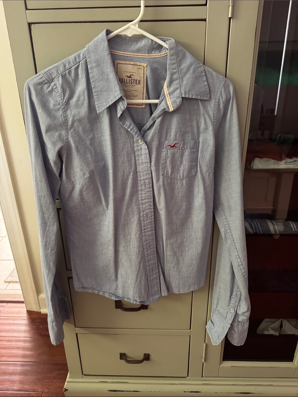 Hollister Men's Light Blue Long-Sleeve Button-Down Shirt